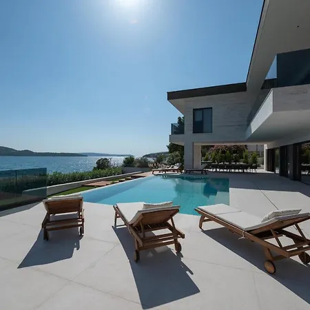 Malia Trogir
